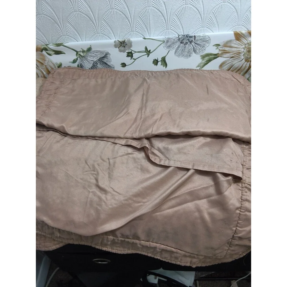 Vintage Full Size quilted Comforter and pillow Shams Scallop edge with gold...